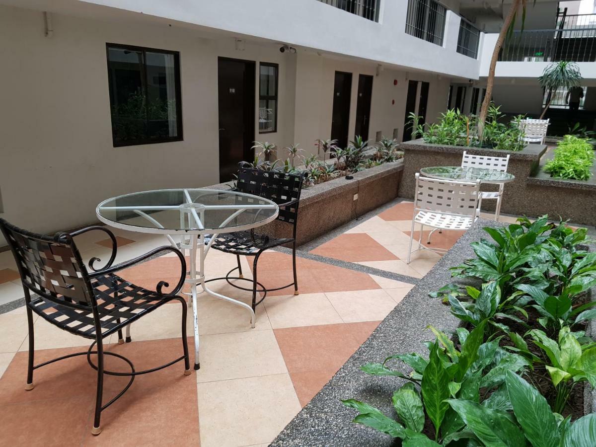 Heart Of The City Studio With Balcony Davao City Eksteriør billede